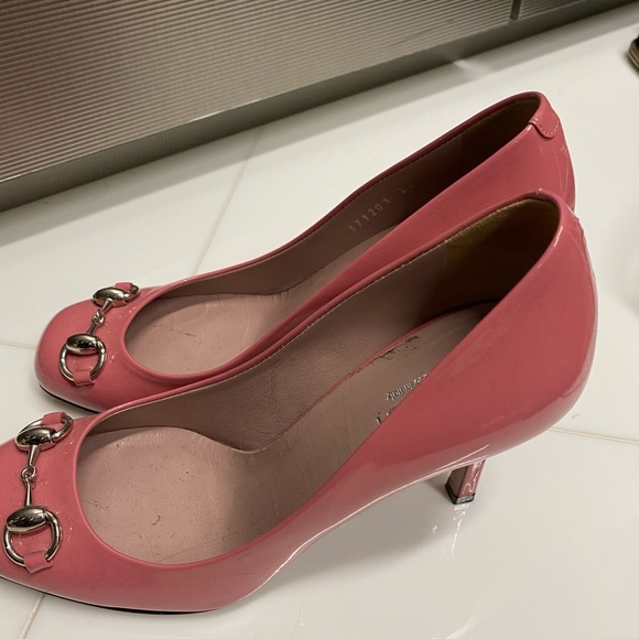 COPY - Chic and classy Gucci’s heel - Picture 2 of 3